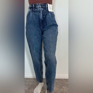 Abercrombie & Fitch - 80’s mom jeans